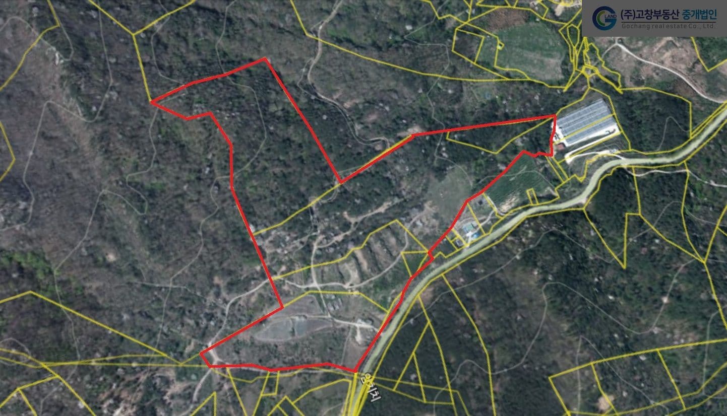 전라북도 고창과 전라남도 장성의 경계에 위치한 다용도 토지와 임야 