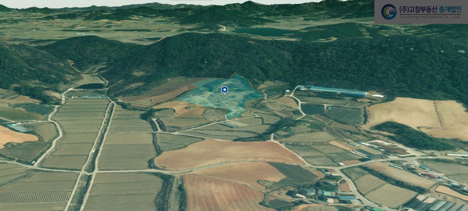 고창군 고창읍 신월리에 위치한 지목상 임야이나 밭으로 사용중인 농지  2