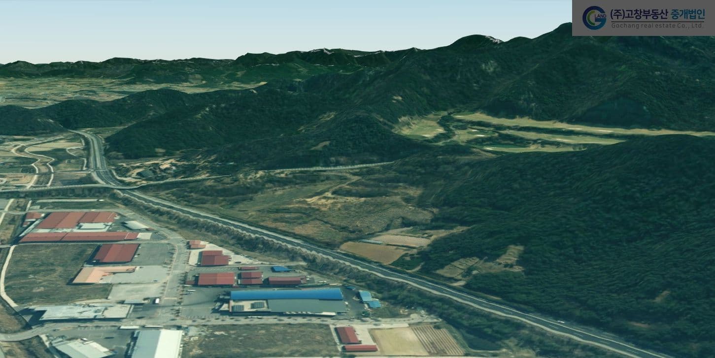 	 고창군 부안면 용산리에 위치한 넓은 면적의 임야 2