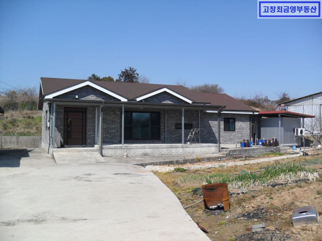 고창군 흥덕면 후포리에 위치한 한우사육용 축사와 주택 3