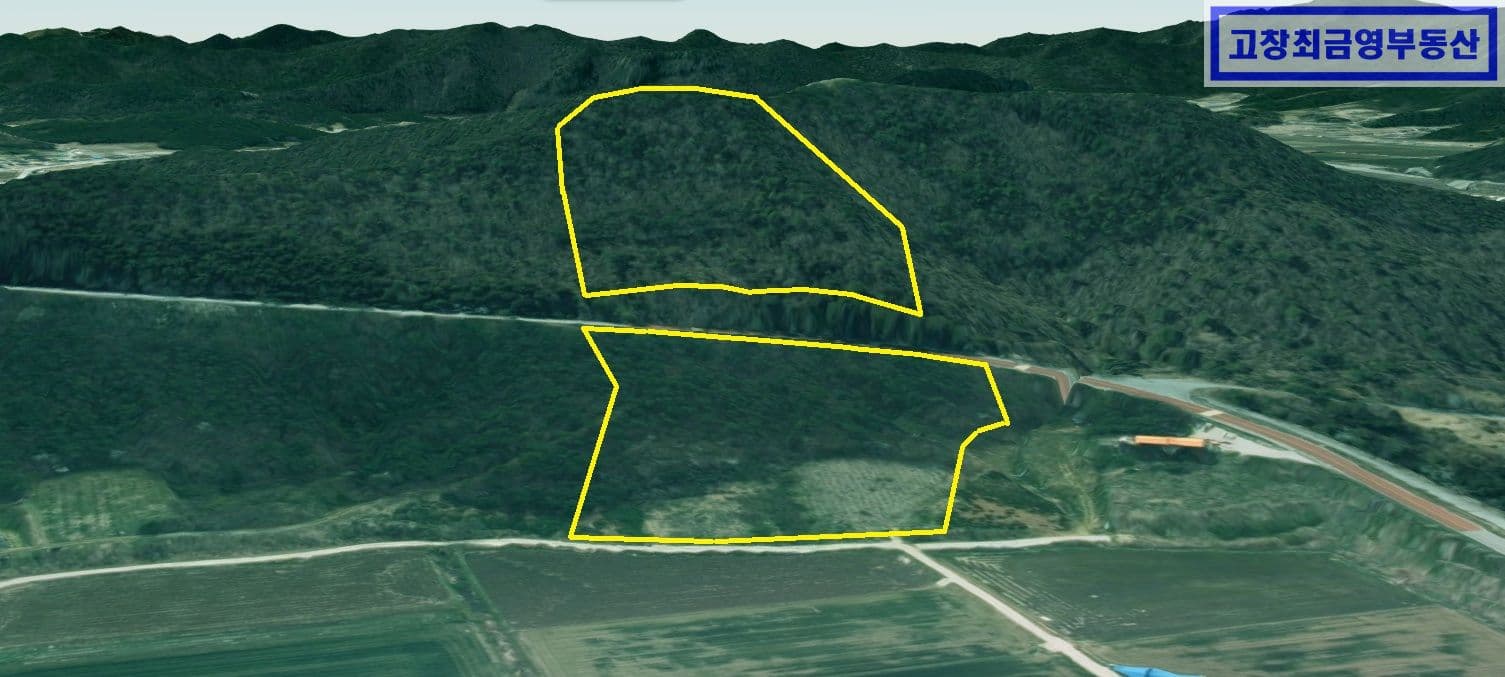 선운사 근처 아산면 반암리 2차선 도로변에 위치한 일반임야 9713평, 전체 임야이나 일부 약1000평 밭으로 사용가능