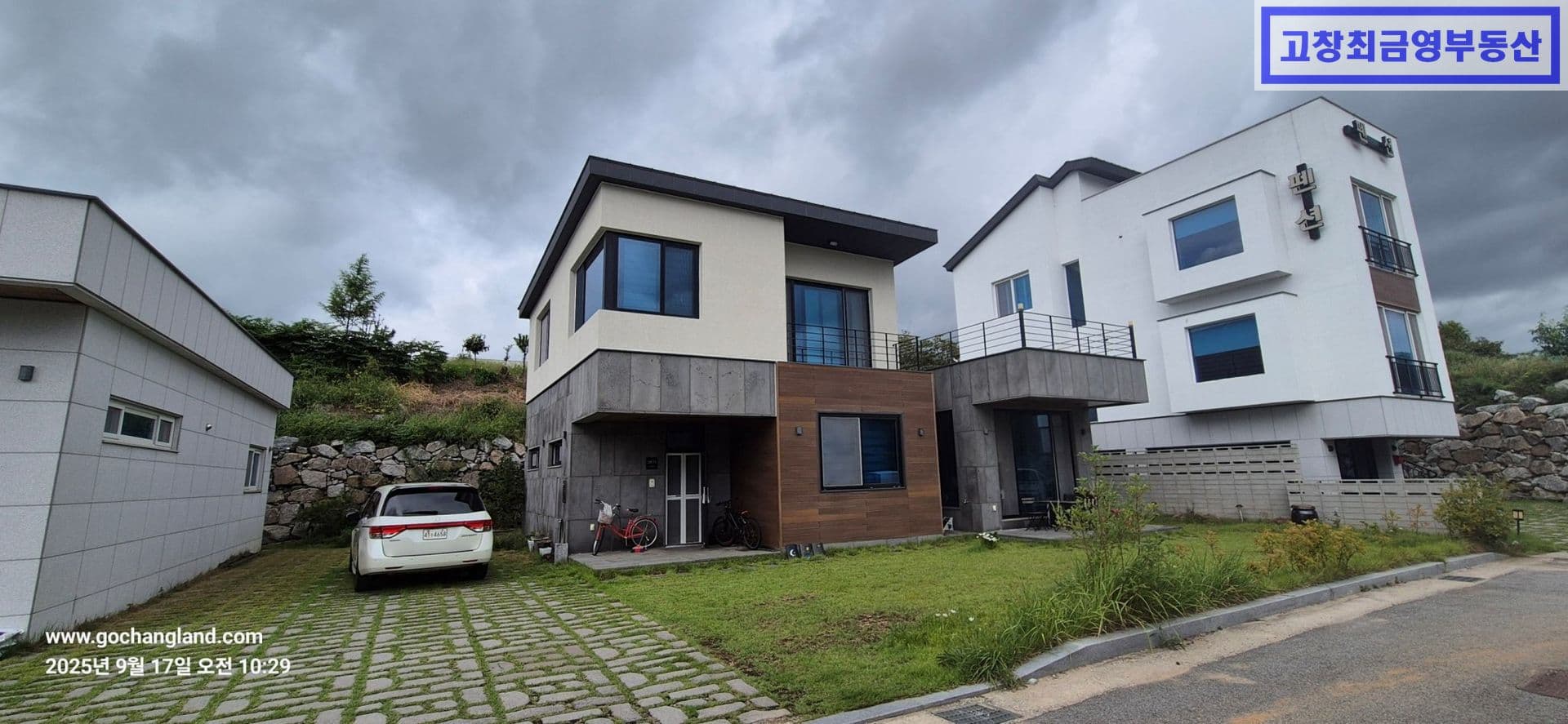 고창군 고창읍 덕정리에 위치한 지상2층의 단독주택 2