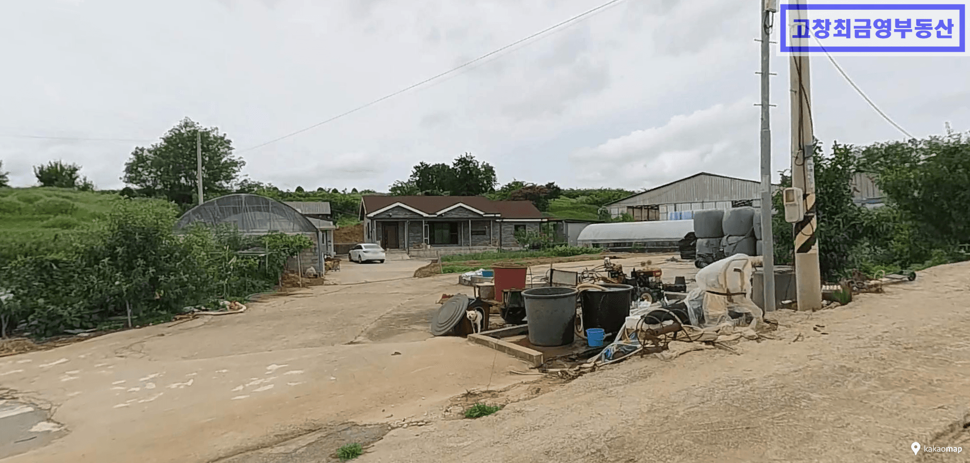 고창군 흥덕면 후포리에 위치한 한우사육용 축사와 주택