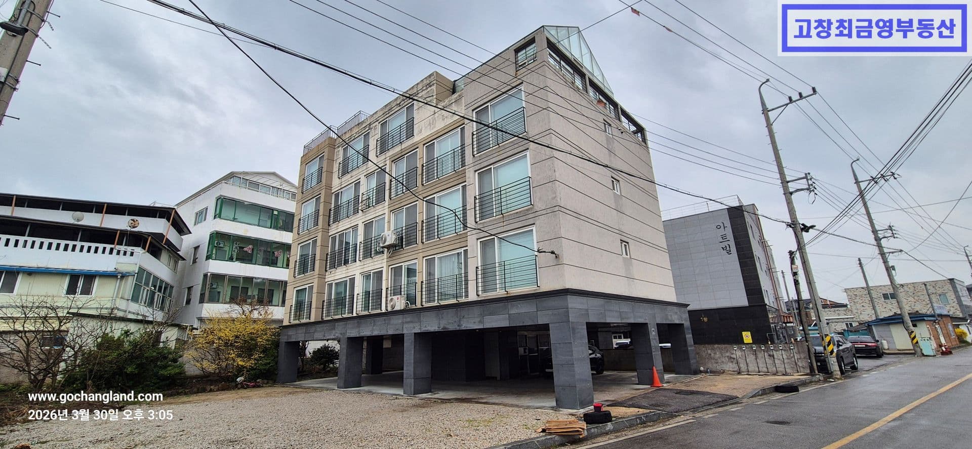 고창군 고창읍 읍내리에 위치한 노블레스303빌라 주택