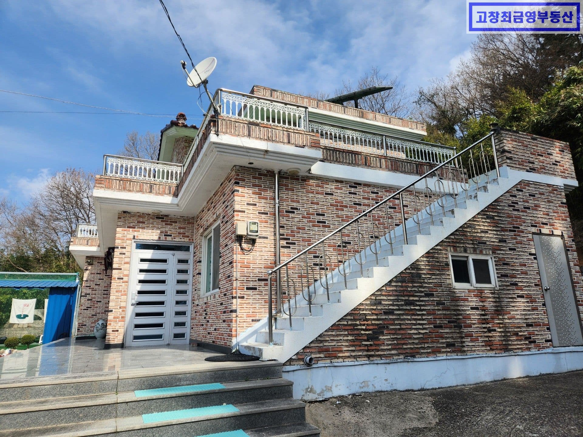 고창군 흥덕면 교운리 다소 외딴곳 배풍산자락에 위치한 단독주택