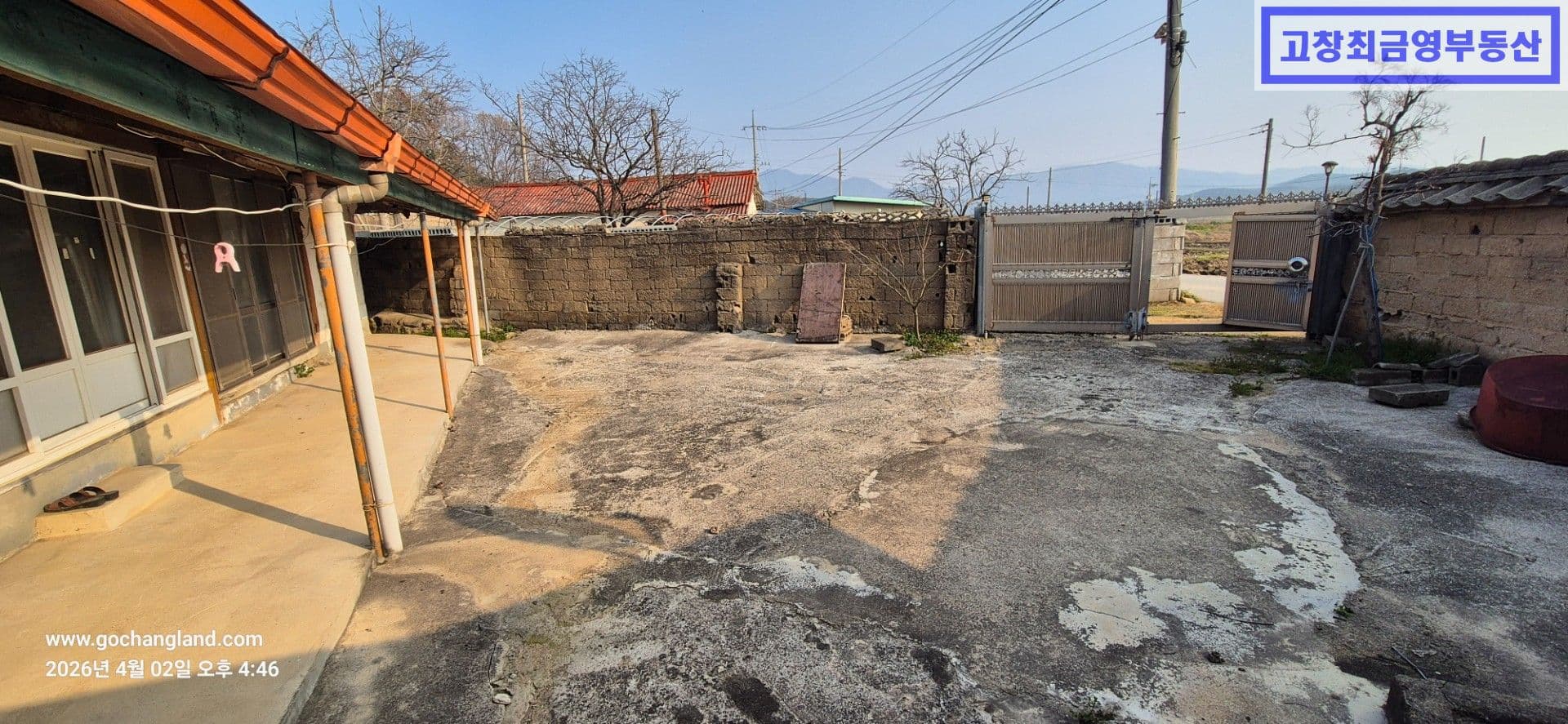 고창군 대산면 춘산리에 위치한 미등기주택과 벼농사용 경지정리 농지 1필지 5