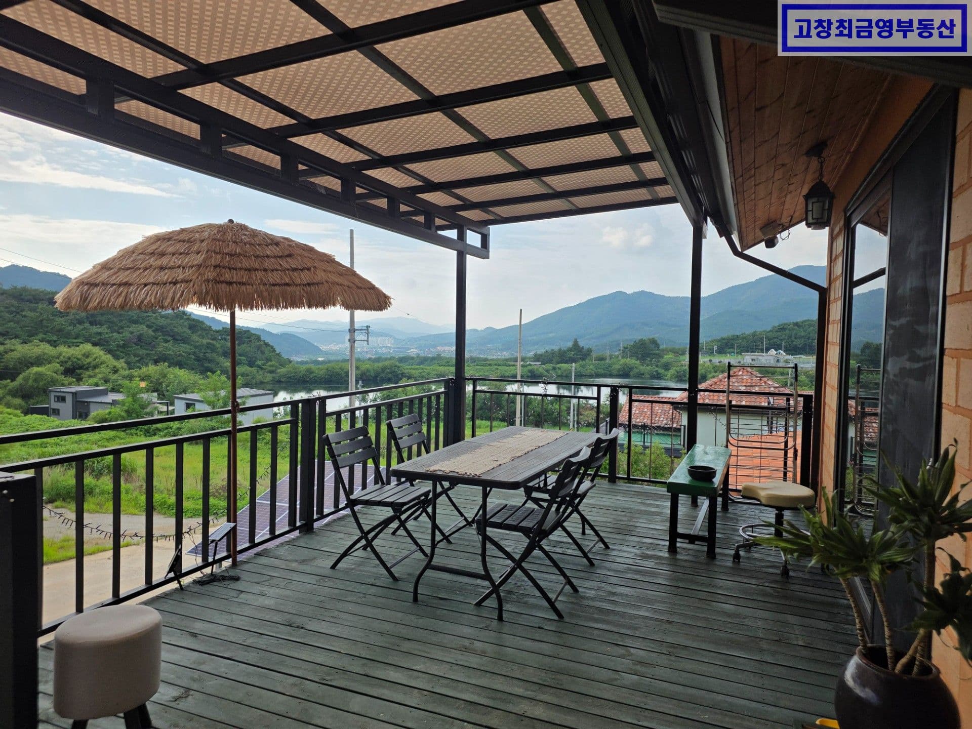 고창군 고창읍 월산리 다소 외딴곳에 위치한 전원주택 4