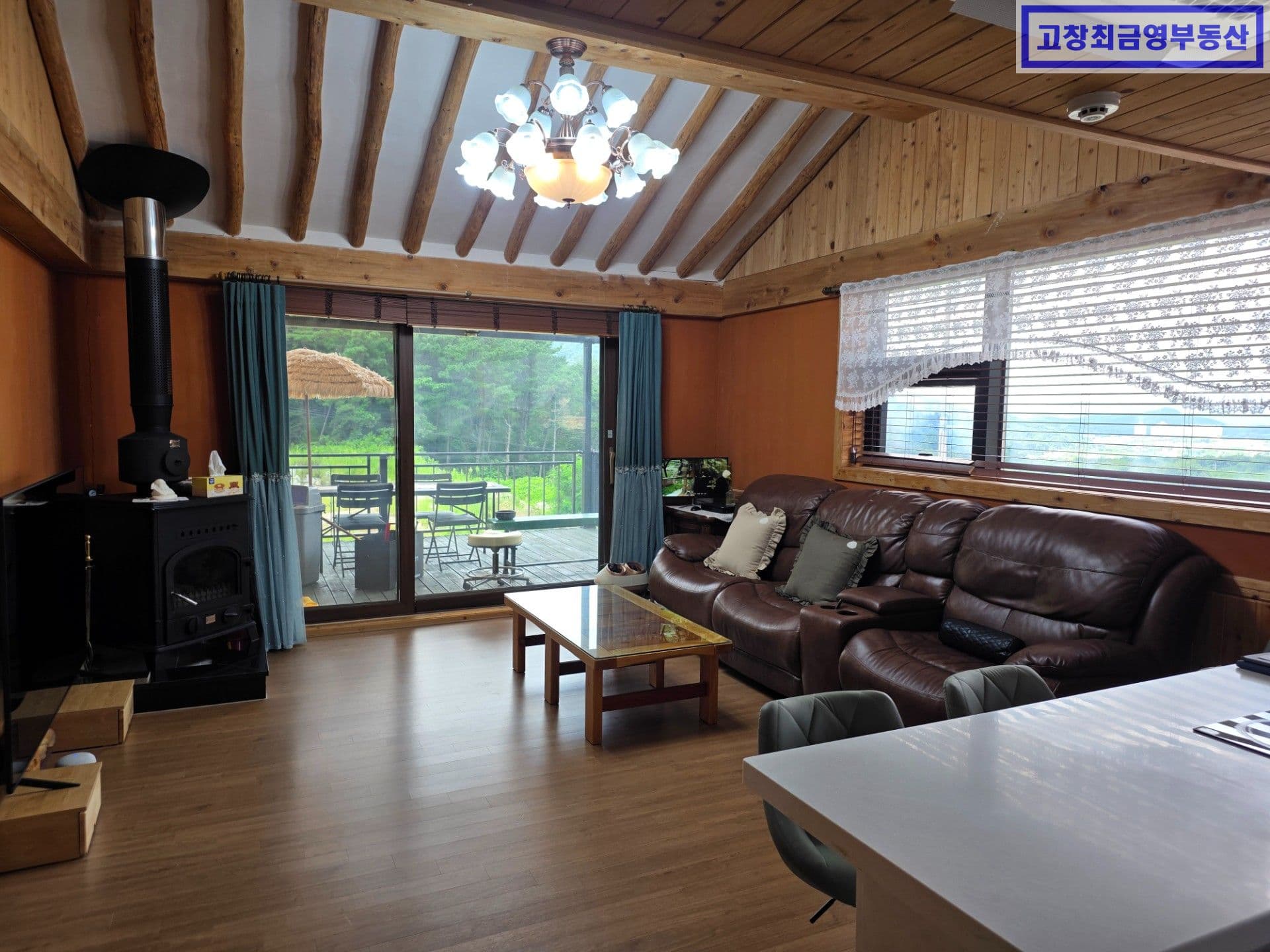 고창군 고창읍 월산리 다소 외딴곳에 위치한 전원주택 5