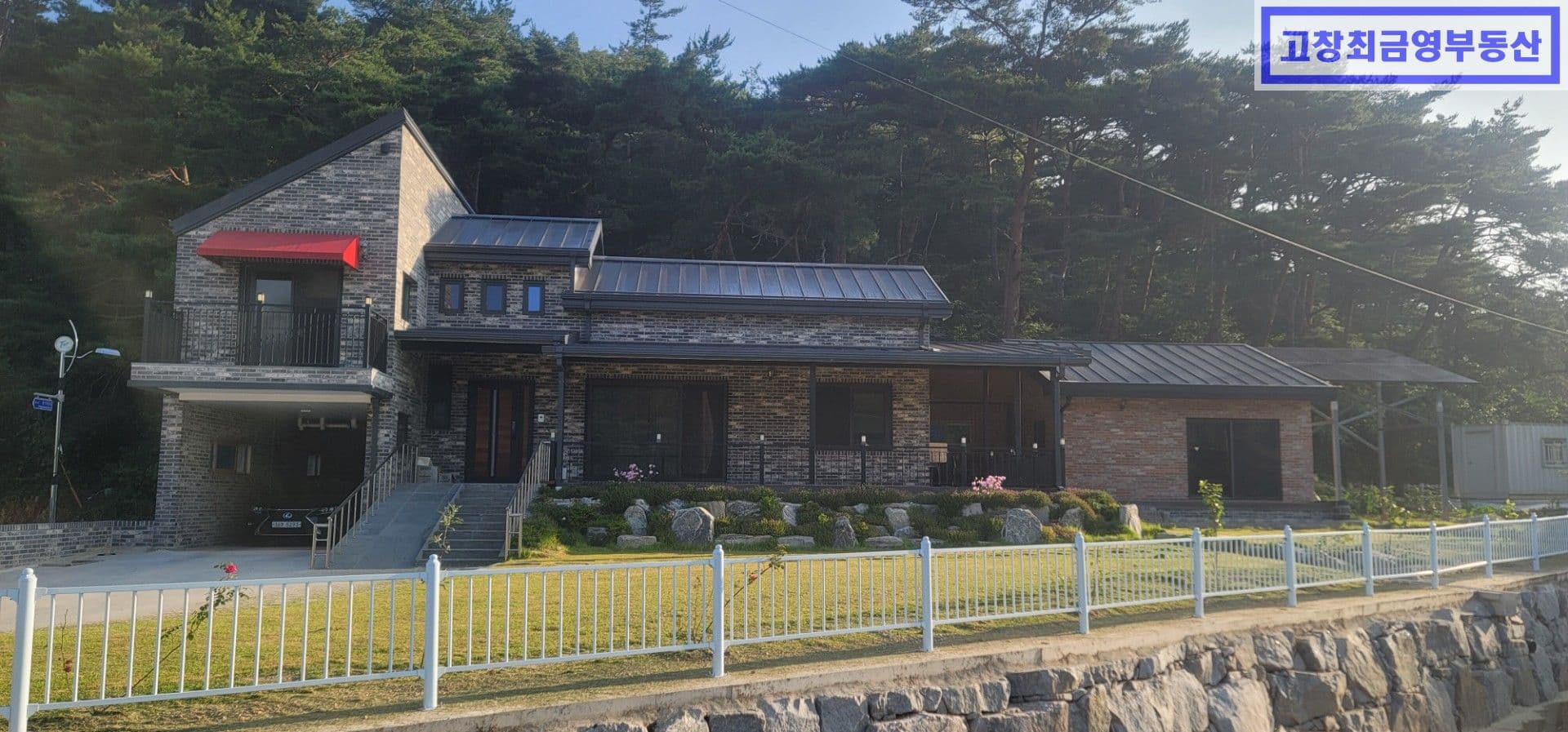 고창군 부안면 용산리에 신축한 지상2층의 단독주택